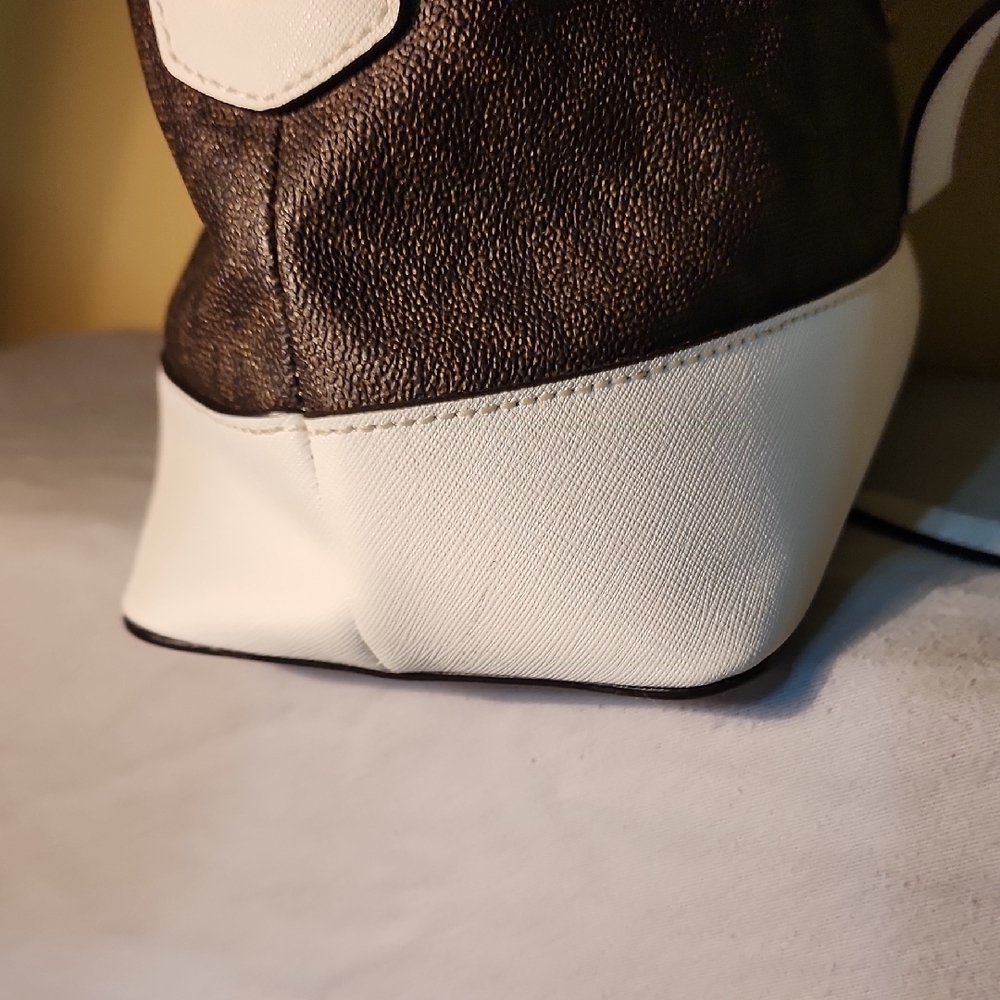 Michael Kors Brown and White Smythe Dome Medium Satchel Classic Style NWOT - Picture 5 of 12